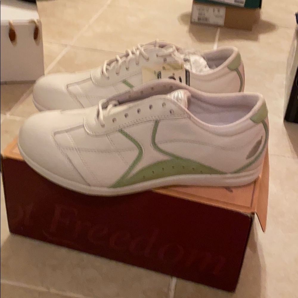 Women’s sneaker